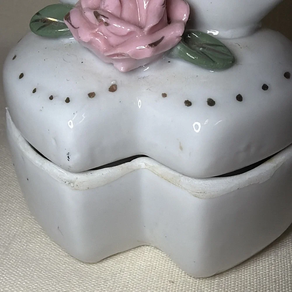 Vintage Trinket Box White Swan Couple Gold Trim Pink Rose Heart Shaped Base